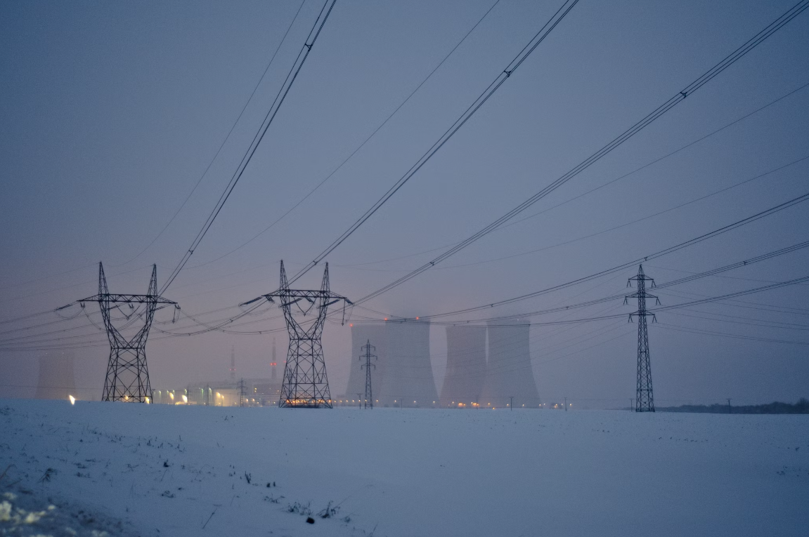 Tendidos elÃ©ctricos en un artÃ­culo sobre las big tech y la energÃ­a nuclear