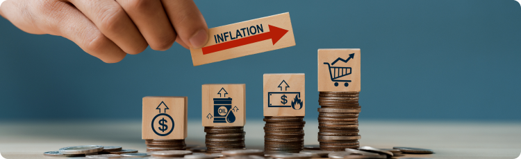 Monede cu simbolurile dolarului american, petrolului Èi cÄruciorului de cumpÄrÄturi Èi sÄgeata roÈie cu inscripÈia "inflaÈie".