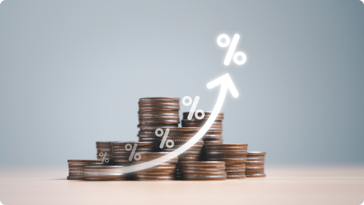 Un teanc de monede cu o sÄgeatÄ Ã®ndreptatÄ Ã®n sus, simbolizÃ¢nd creÈterea financiarÄ Èi creÈterea valorii