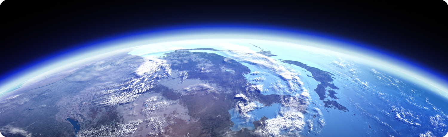 Uma vista da Terra a partir do espaÃ§o, mostrando oceanos de um azul vibrante e nuvens brancas a rodopiar pela superfÃ­cie do planeta