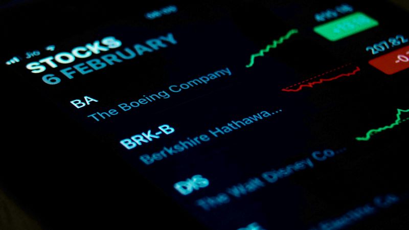 Imagen de un grÃ¡fico bursÃ¡til en un artÃ­culo sobre quÃ© es una recompra de acciones