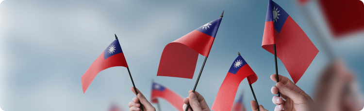 Cena festiva do Dia da IndependÃªncia de Taiwan com desfiles animados, exibiÃ§Ãµes culturais e pessoas a celebrar o orgulho nacional