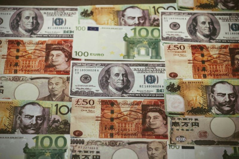 Imagen de billetes en un artÃ­culo sobre quÃ© son los bonos convertibles