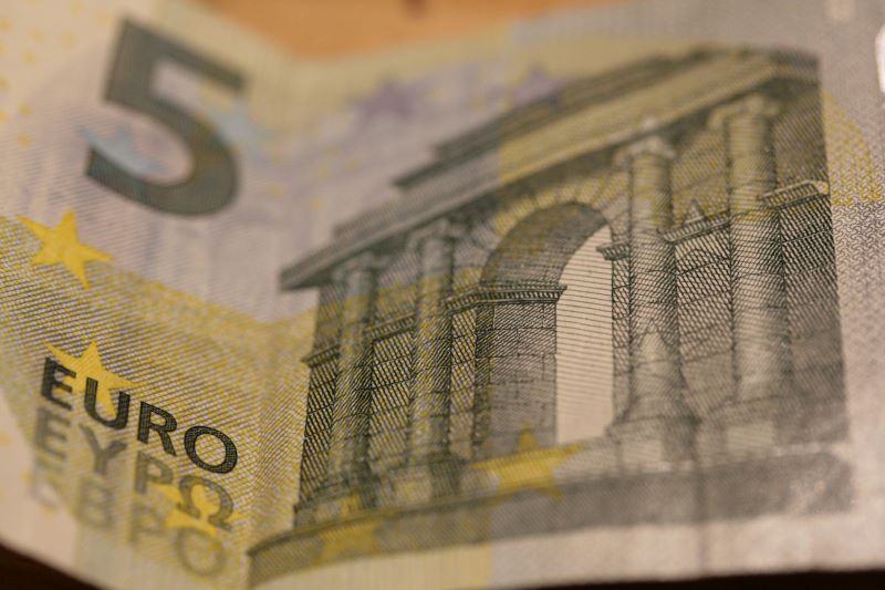 Imagen de un billete de cinco euros en un artÃ­culo sobre el EuroStoxx 50