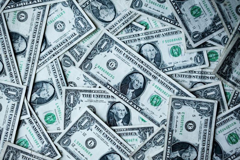 Imagen de billetes en una noticia de Unicaja