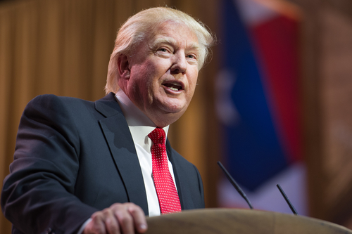 Trump discursando