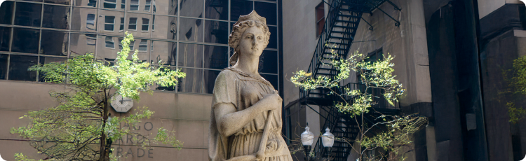 Escultura em bronze de DemÃ©ter e MercÃºrio no Ã¡trio da CBOT