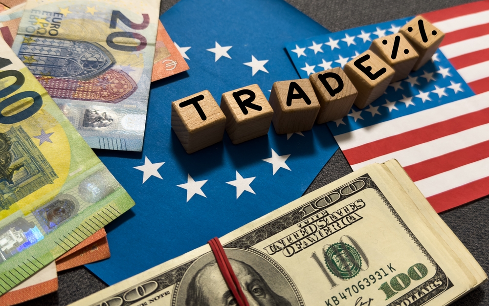 Imagen con dolar representando la guerra comercial
