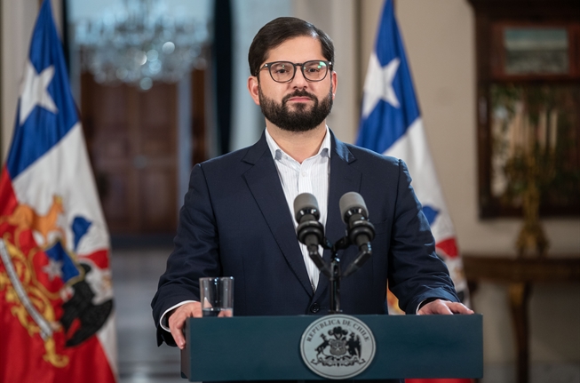 Gabriel Boric presidente de Chile discursando