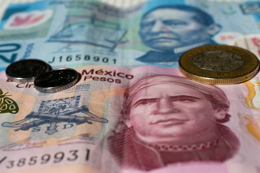 Notas y monedas de peso mexicano