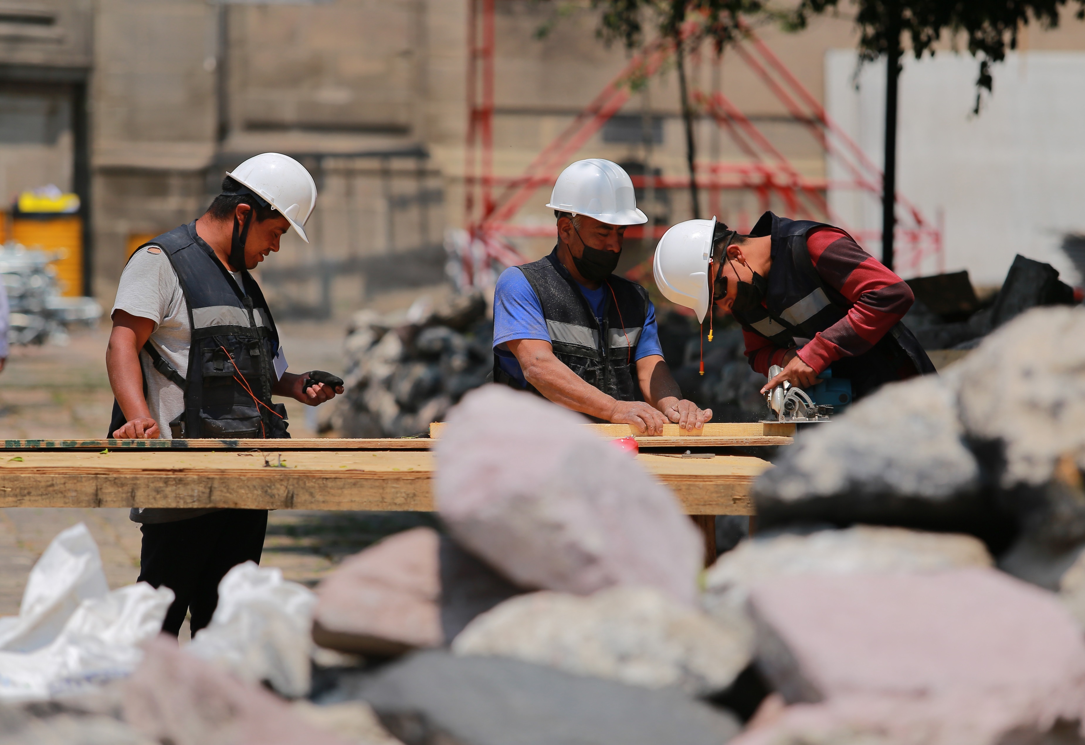Hombres trabajando en una obra