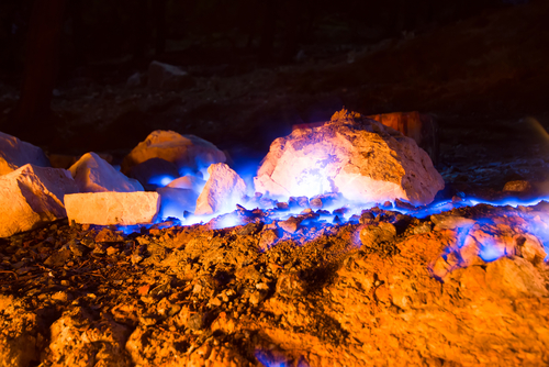 Gas natural entre piedras