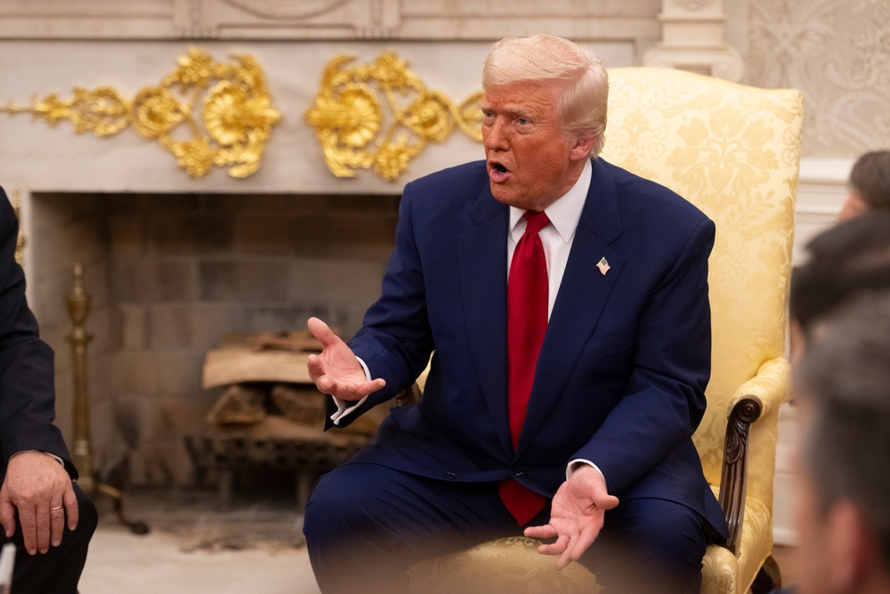Trump discursando en el salon oval