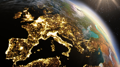 Continente europeo visto de arriba en la noche