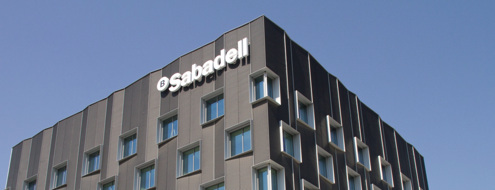 Imagen de un edificio del Banco Sabadell