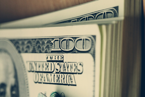 Varias notas de 100 dolares