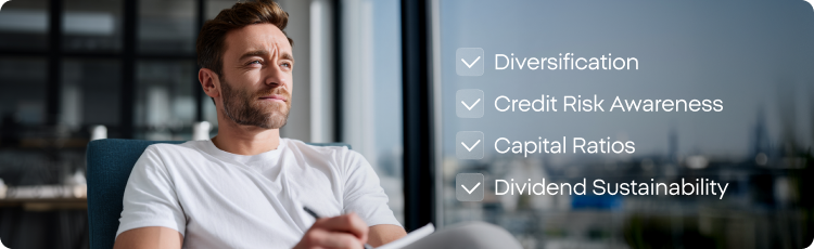 Má»t ngÆ°á»i ÄÃ n Ã´ng ngá»i trÃªn gháº¿, xung quanh lÃ  cÃ¡c tá»«: 'Äa dáº¡ng hÃ³a', 'rá»§i ro vá»n', 'bá»n vá»¯ng cá» tá»©c', 'tá»· lá» vá»n'.