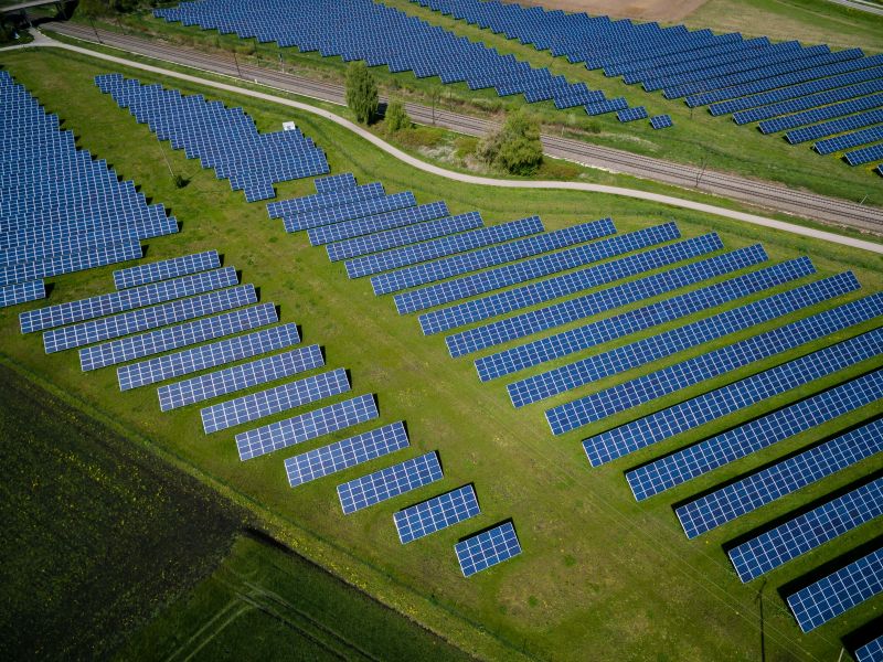 Imagen de paneles solares en un artÃculo sobre las subidas de las acciones de Solaria