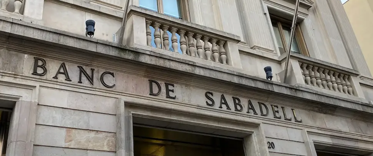 Imagen de un edificio del Banco Sabadell