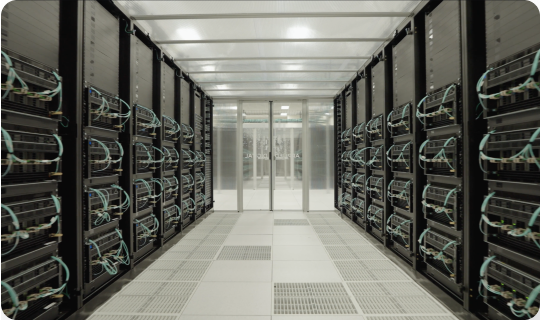 Un corredor de un data center de Applied Digital