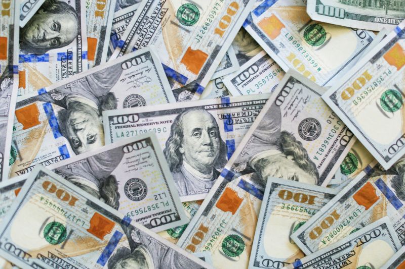 Imagen de dólares en una noticia sobre Zions Bancorporation