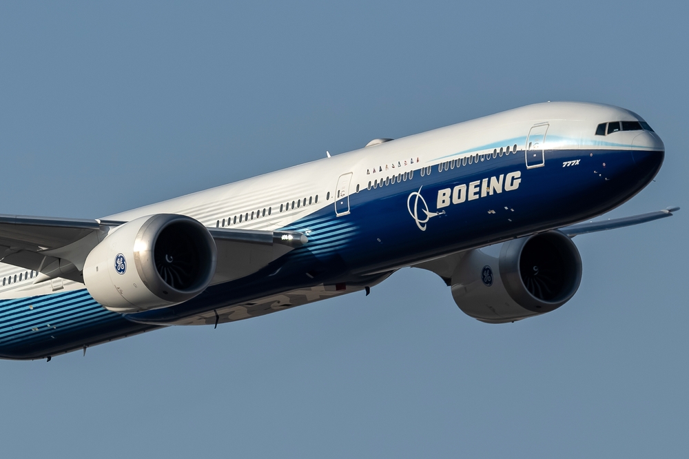 El Boeing de aviones recién fabricados llamado Boeing 777X es una nueva variante con puntas de alas variables. aeronave que se manifestaba sobre Dubai.