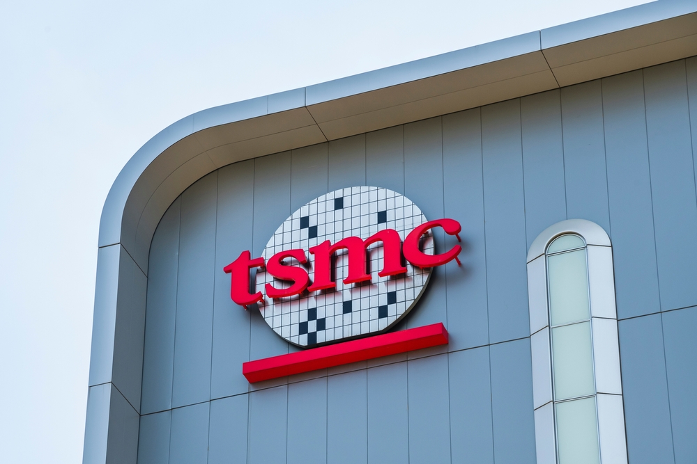 Primer plano de la Marca comercial de TSMC en el Parque de la Ciencia de Tainan