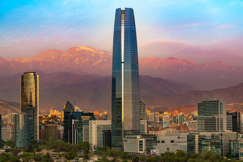 El dÃ³lar en Chile sube apoyado por factores externos y datos locales positivos de comercio. Revisa el anÃ¡lisis econÃ³mico.