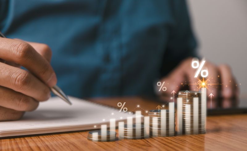 Imagen de un inversor en un artÃ­culo sobre quÃ© es el scrip dividend