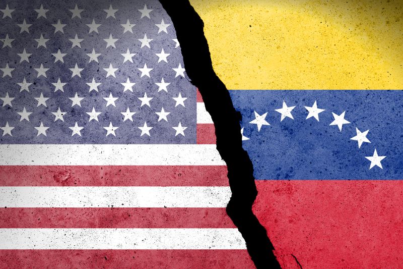 Imagen de las banderas de Estados Unidos y Venezuela
