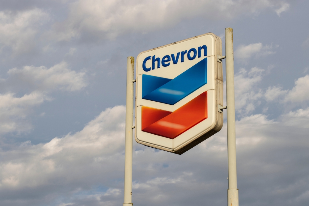 El cartel de Chevron se ve en una gasolinera de Chevron en Clackamas