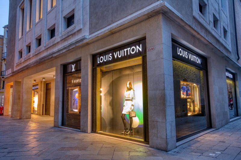 Imagen de una sucursal de Louis Vuitton, de LMVH
