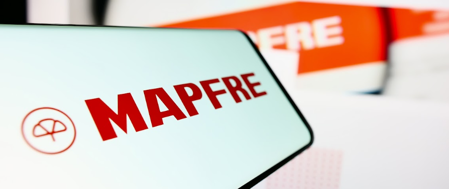 Imagen de un mÃ³vil con el logo de Mapfre