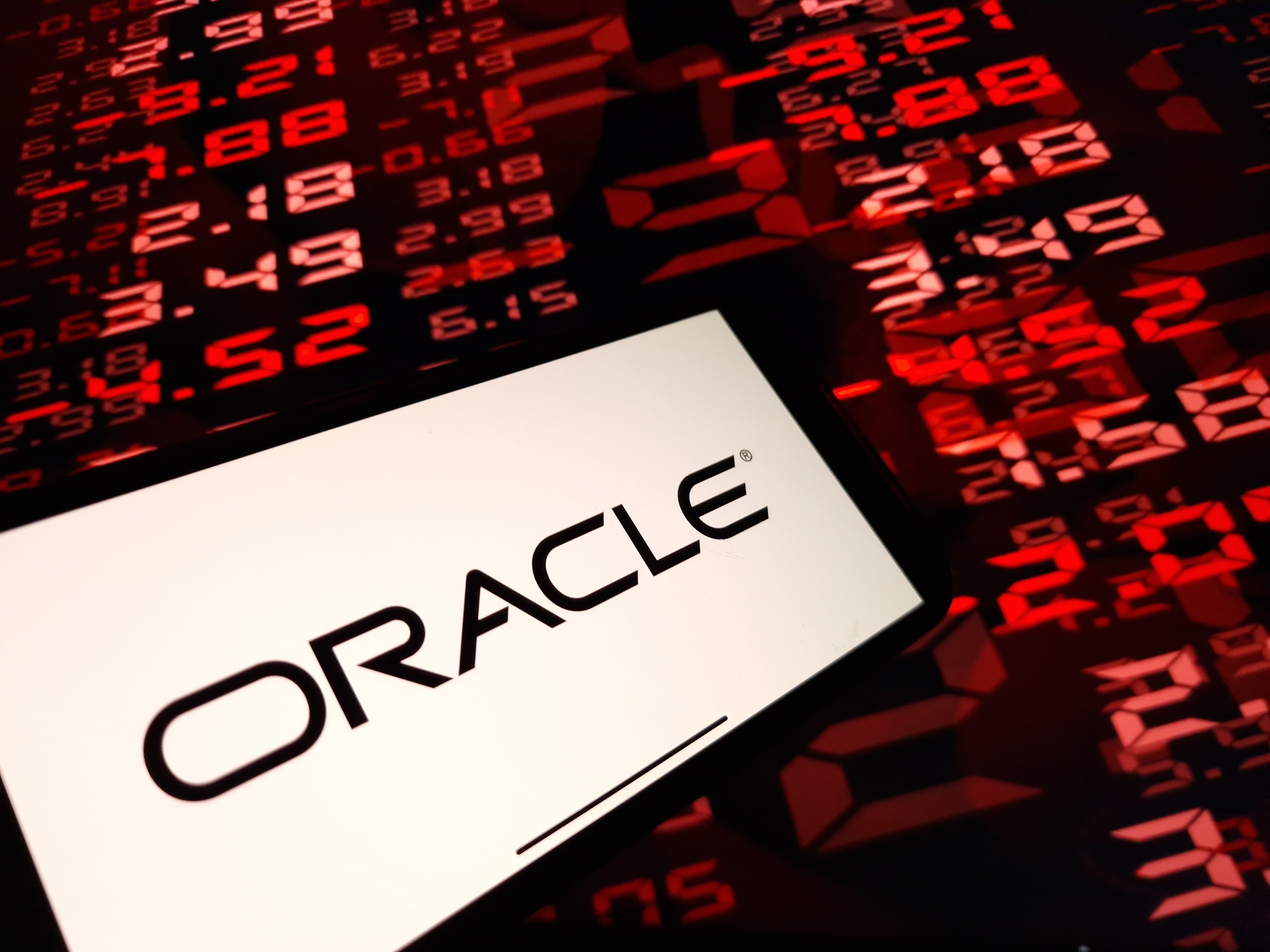 Konskie, Polonia - 11 de enero de 2024: Logo de la empresa Oracle Corporation mostrado en la pantalla del telÃ©fono mÃ³vil