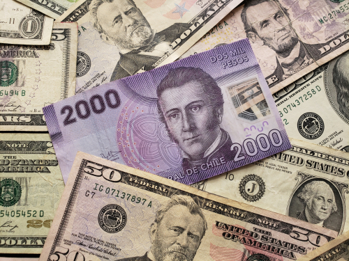 2000 pesos chilenos y dÃ³lares americanos