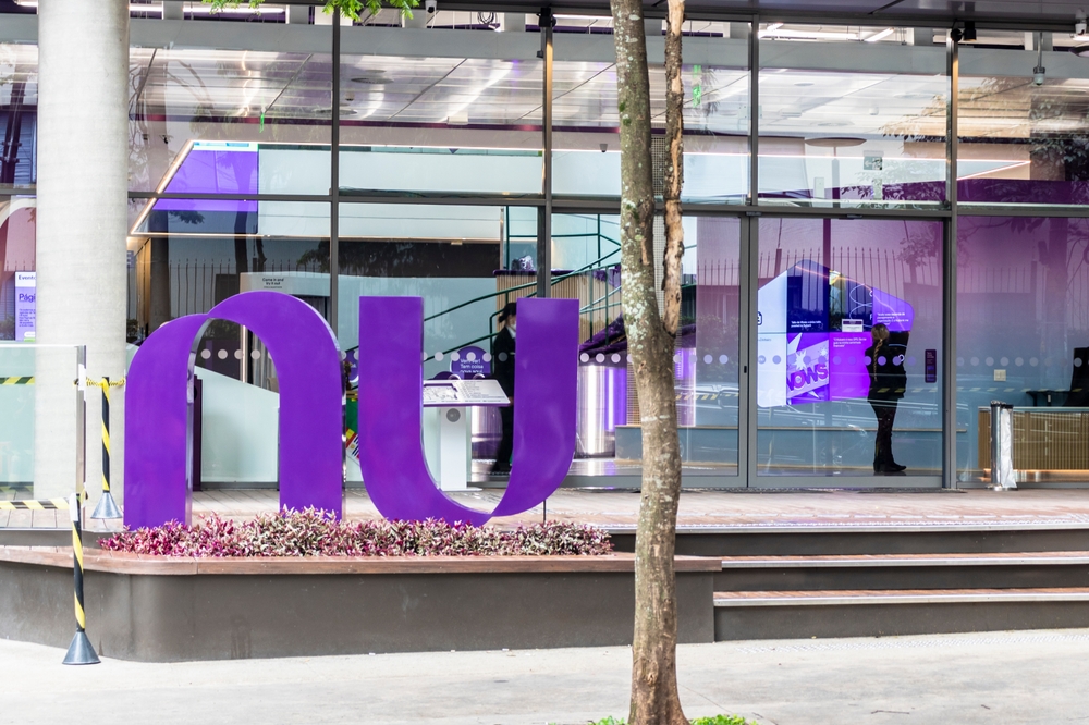 el frente de la sede del banco digital nubank en la ciudad de Sao Paulo