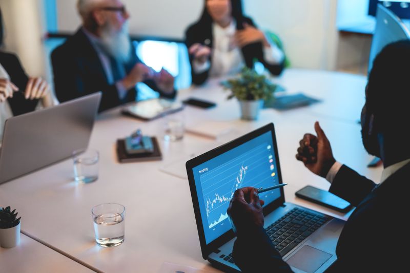 Imagen de inversores en un artÃ­culo sobre quÃ© es un hedge fund