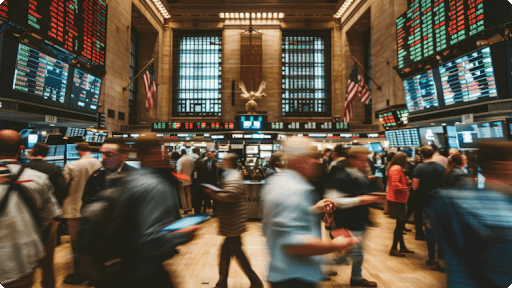 บุคคลที่กำลังจดจ่อกับการพิมพ์บนแล็ปท็อป โดยมีเส้นสีแดงปรากฏบนหน้าจอ แสดงถึงการทำงานหรือตรวจแก้เนื้อหาอย่างต่อเนื่อง