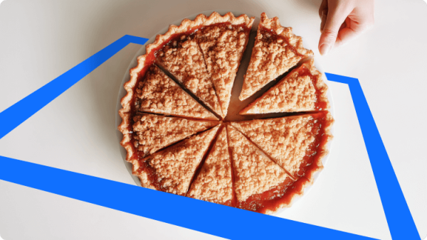 Torta fatiada simbolizando a distribuição de lucros ou dividendos entre os acionistas nos mercados financeiros como forma de rendimentos passivos