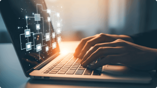 Imagen de un inversor en un artículo sobre qué es blockchain