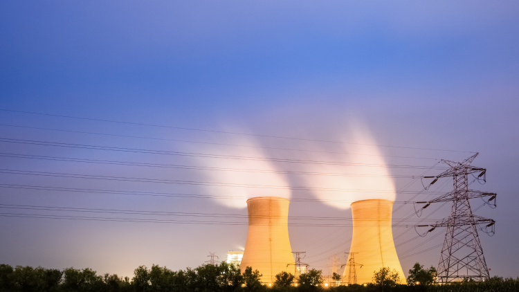 camini delle centrali nucleari