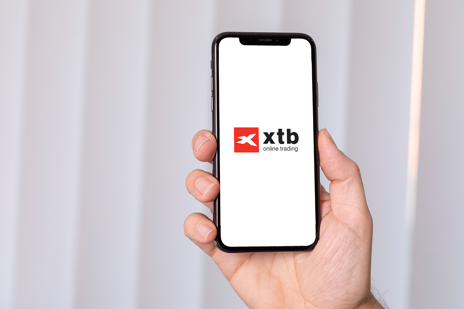 XTB logÃ³ okostelefonon