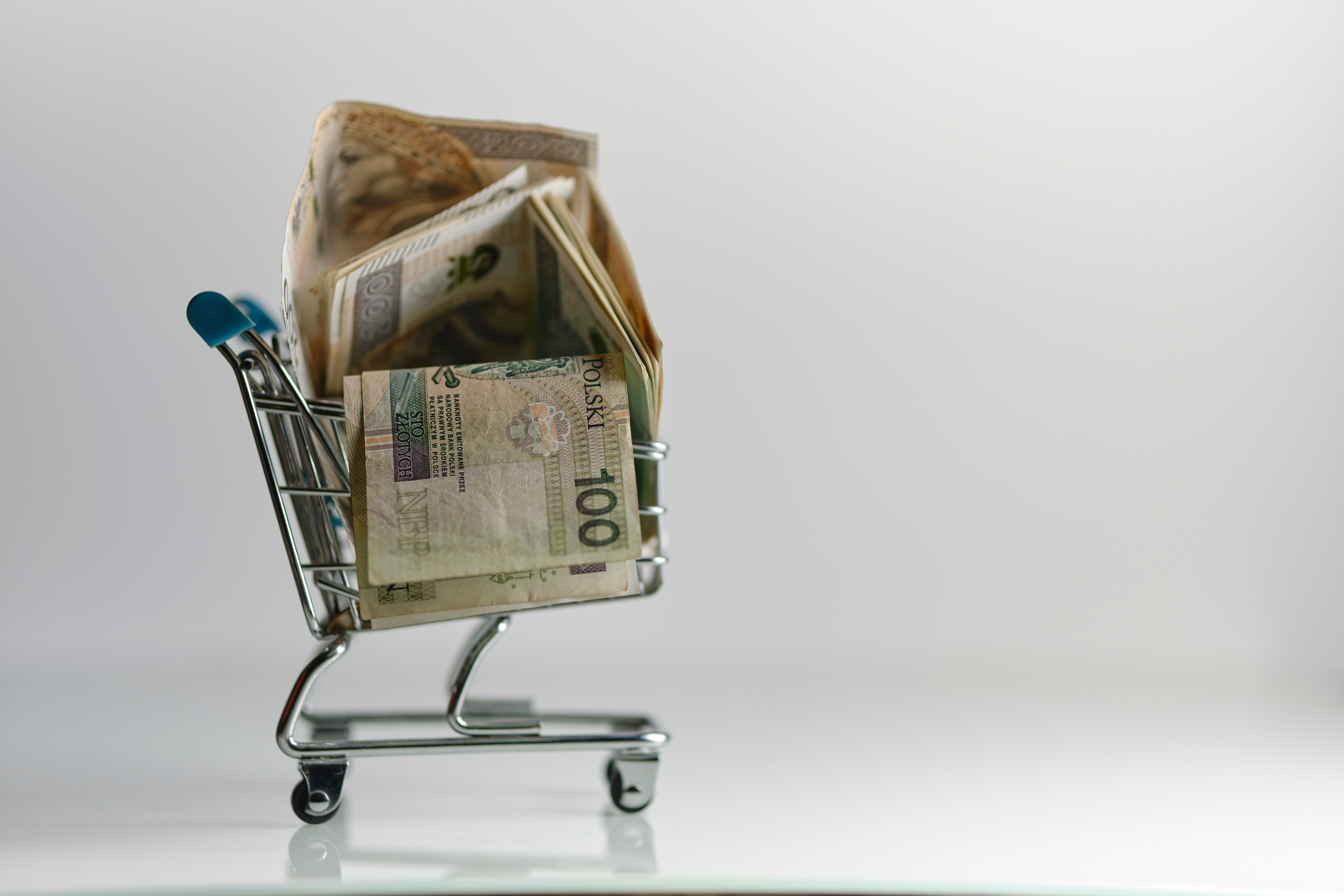 Ø¹Ø±Ø¨Ø© ØªØ³ÙÙ Ø¨Ø¯Ø§Ø®ÙÙØ§ Ø£ÙÙØ§Ù ÙØ«ÙØ±Ø©