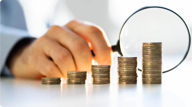 BevÃ©telek, kiadÃ¡sok â egy fÃ¡bÃ³l kÃ©szÃ¼lt ÃºtjelzÅ tÃ¡bla