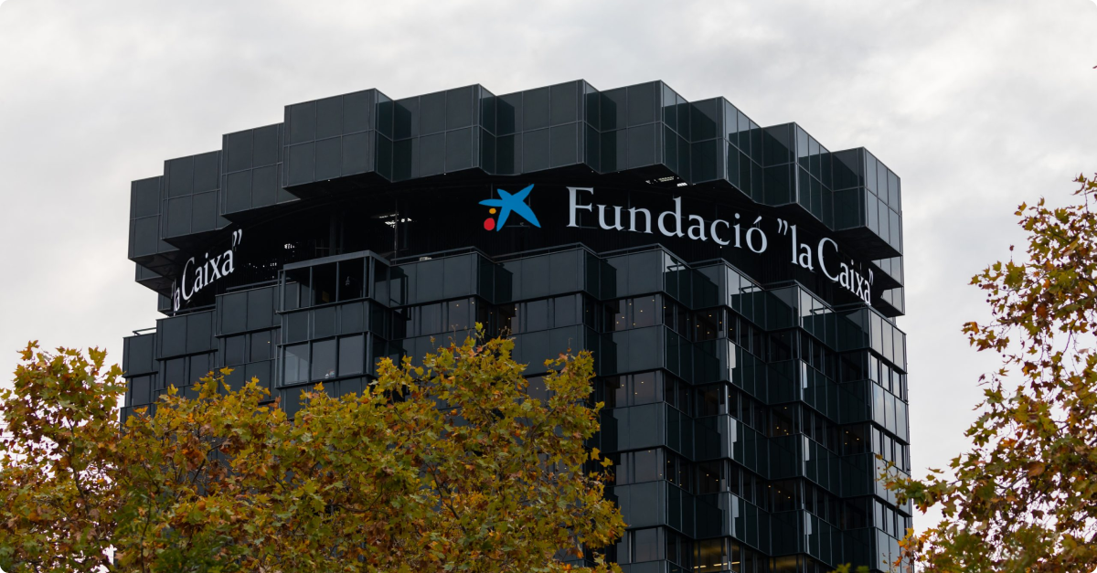 Imagen del edificio de la FundaciÃ³n La Caixa en un artÃ­culo sobre quÃ© es Criteria Caixa y sus Ãºltimas compras