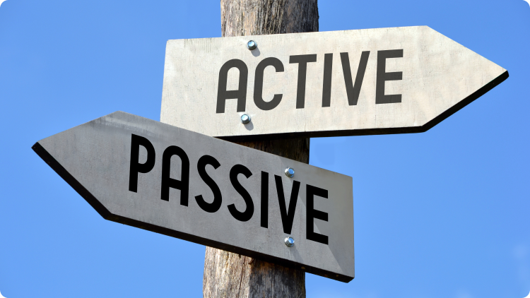 segnale stradale che indica investimenti attivi e passivi 