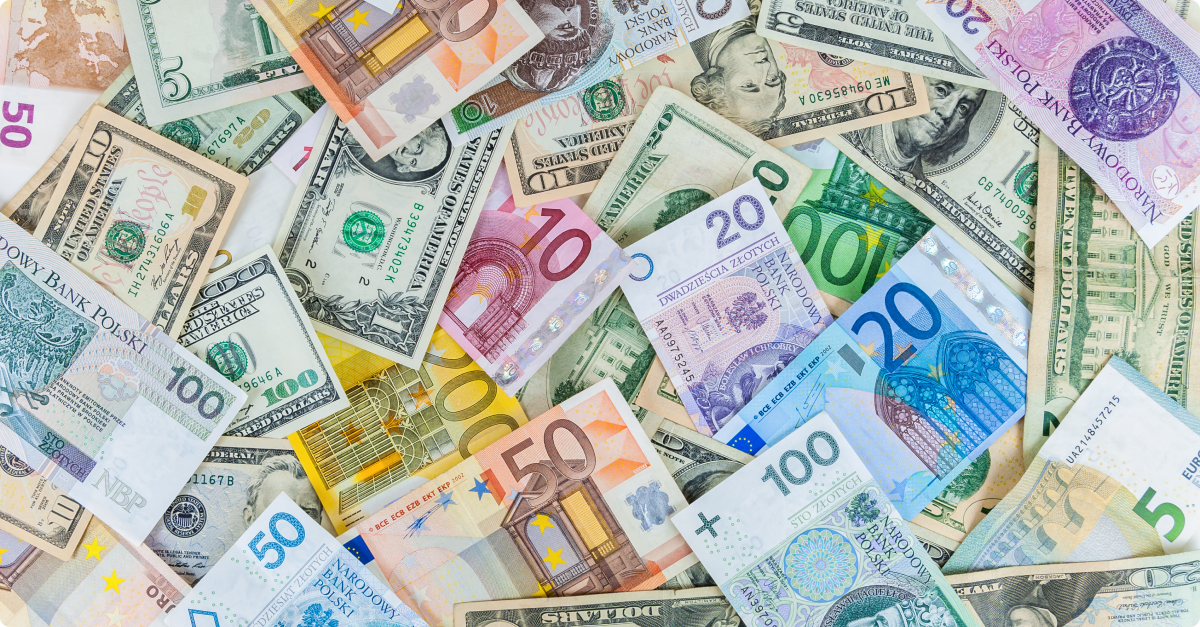 Imagen de billetes en un artÃ­culo sobre cÃ³mo invertir en divisas