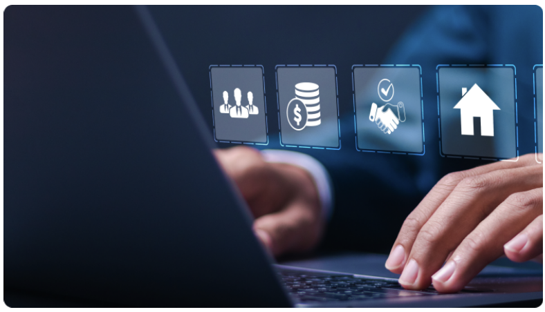 Une personne utilisant un ordinateur portable avec diverses icÃ´nes affichÃ©es Ã  l'Ã©cran.