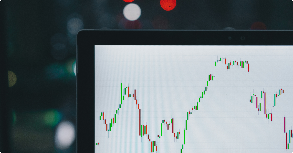 GrÃ¡fico con movimiento de activos financieros en un artÃ­culo sobre quÃ© es un short squeeze