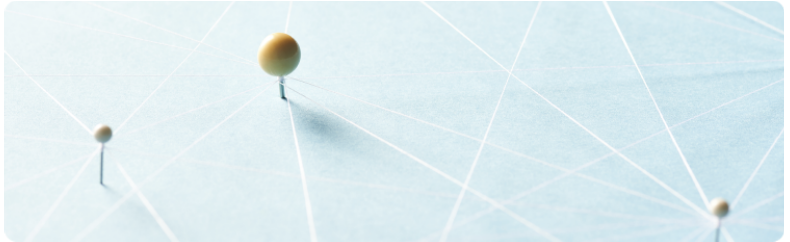  Un pin jaune placÃ© en Ã©vidence sur un fond blanc, crÃ©ant un contraste visuel saisissant.